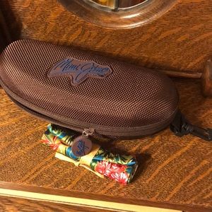 New maui Jim case & microfiber pouch
